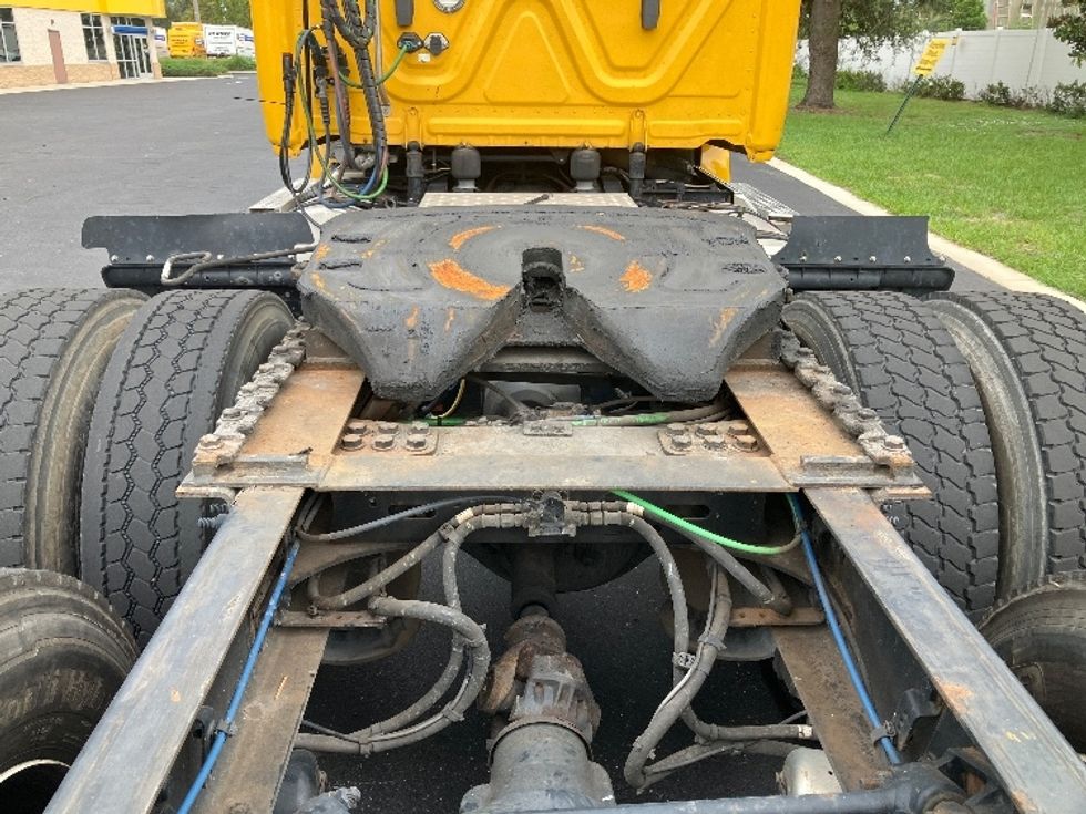 Day Cab Tractor-Heavy Duty Tractors-Freightliner-2019-T12664ST-Tampa-FL-404,500\n\t\tmiles-$ 40,750 - Image 6