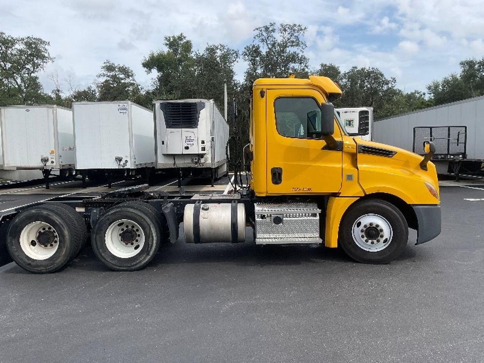 Day Cab Tractor-Heavy Duty Tractors-Freightliner-2019-T12664ST-Tampa-FL-404,500\n\t\tmiles-$ 40,750 - Image 8