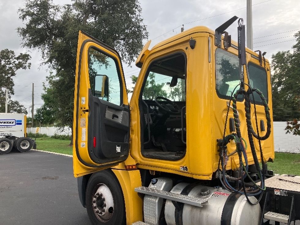Day Cab Tractor-Heavy Duty Tractors-Freightliner-2019-T12664ST-Tampa-FL-404,500\n\t\tmiles-$ 40,750 - Image 9