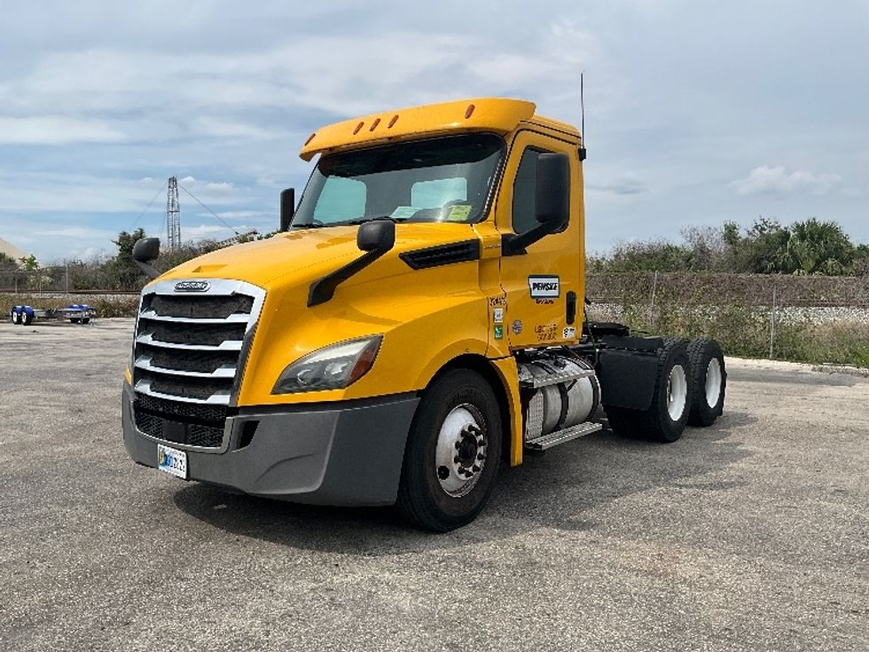 Day Cab Tractor-Heavy Duty Tractors-Freightliner-2019-T12664ST-Tampa-FL-421,785\n\t\tmiles-$ 39,500 - Image 3