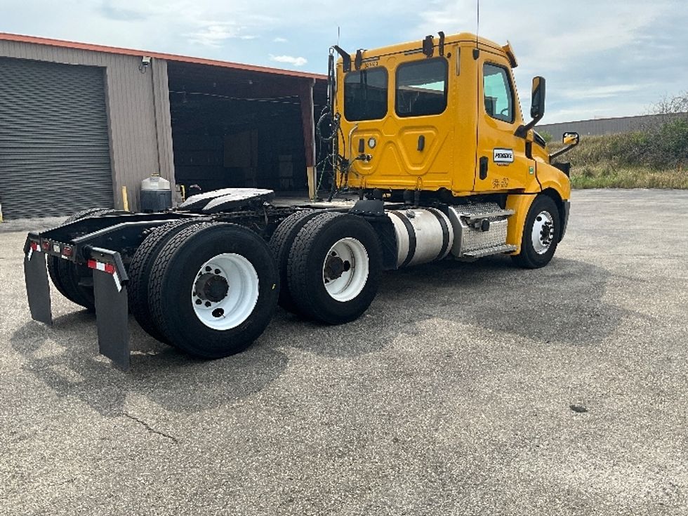 Day Cab Tractor-Heavy Duty Tractors-Freightliner-2019-T12664ST-Tampa-FL-421,785\n\t\tmiles-$ 39,500 - Image 7