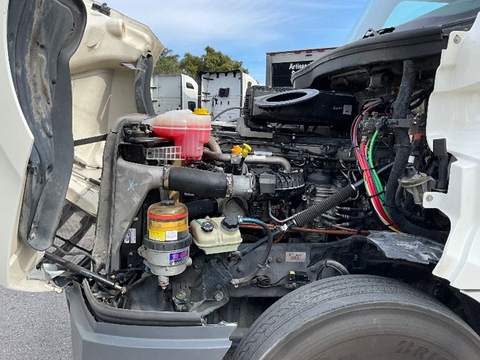 Day Cab Tractor-Heavy Duty Tractors-Freightliner-2019-T12664ST-Tampa-FL-435,743\n\t\tmiles-$ 42,500 - Image 16