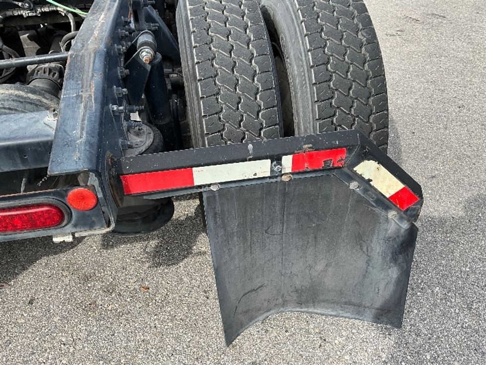 Day Cab Tractor-Heavy Duty Tractors-Freightliner-2019-T12664ST-Tampa-FL-435,743\n\t\tmiles-$ 42,500 - Image 19