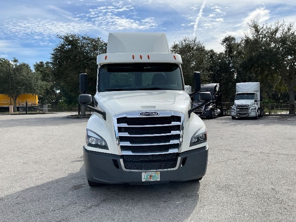 Day Cab Tractor-Heavy Duty Tractors-Freightliner-2019-T12664ST-Tampa-FL-435,743\n\t\tmiles-$ 42,500 - Image 2