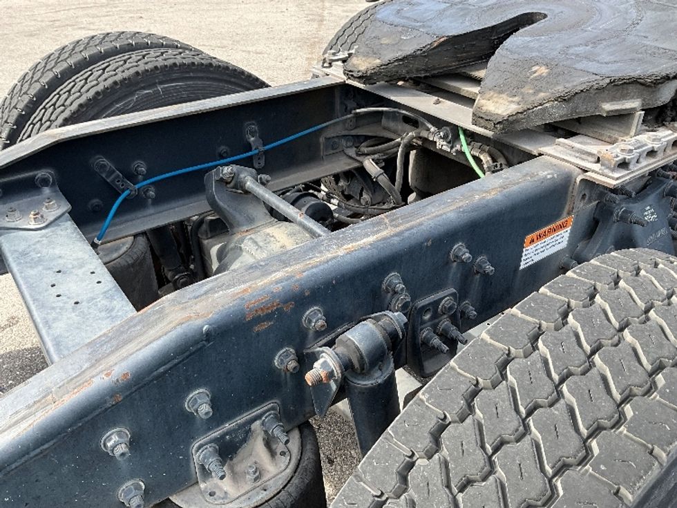 Day Cab Tractor-Heavy Duty Tractors-Freightliner-2019-T12664ST-Tampa-FL-435,743\n\t\tmiles-$ 42,500 - Image 21