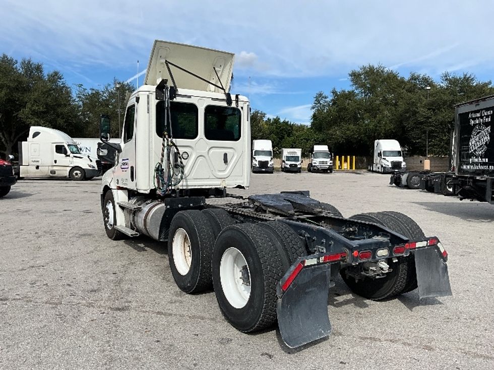 Day Cab Tractor-Heavy Duty Tractors-Freightliner-2019-T12664ST-Tampa-FL-435,743\n\t\tmiles-$ 42,500 - Image 5