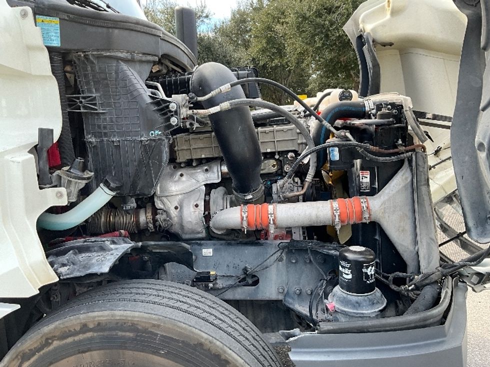 Day Cab Tractor-Heavy Duty Tractors-Freightliner-2019-T12664ST-Tampa-FL-449,012\n\t\tmiles-$ 40,250 - Image 15