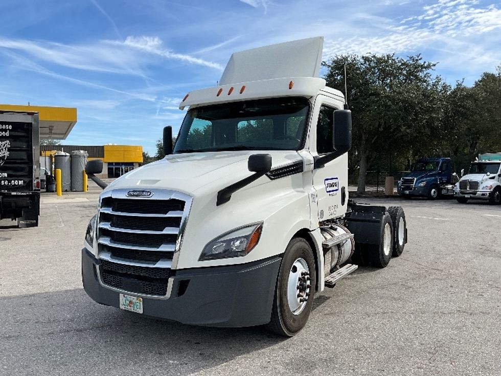 Day Cab Tractor-Heavy Duty Tractors-Freightliner-2019-T12664ST-Tampa-FL-449,012\n\t\tmiles-$ 40,250 - Image 3