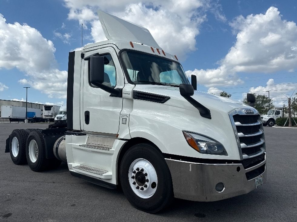 Day Cab Tractor-Heavy Duty Tractors-Freightliner-2019-T12664ST-Tampa-FL-510,314\n\t\tmiles-$ 37,250 - Image 1