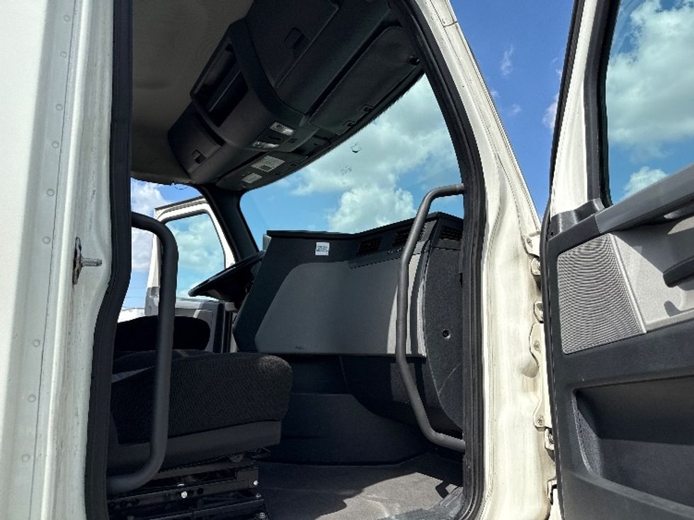 Day Cab Tractor-Heavy Duty Tractors-Freightliner-2019-T12664ST-Tampa-FL-510,314\n\t\tmiles-$ 37,250 - Image 12