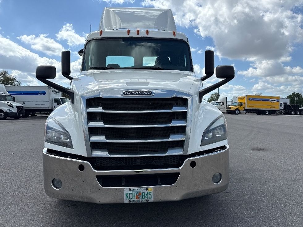 Day Cab Tractor-Heavy Duty Tractors-Freightliner-2019-T12664ST-Tampa-FL-510,314\n\t\tmiles-$ 37,250 - Image 2
