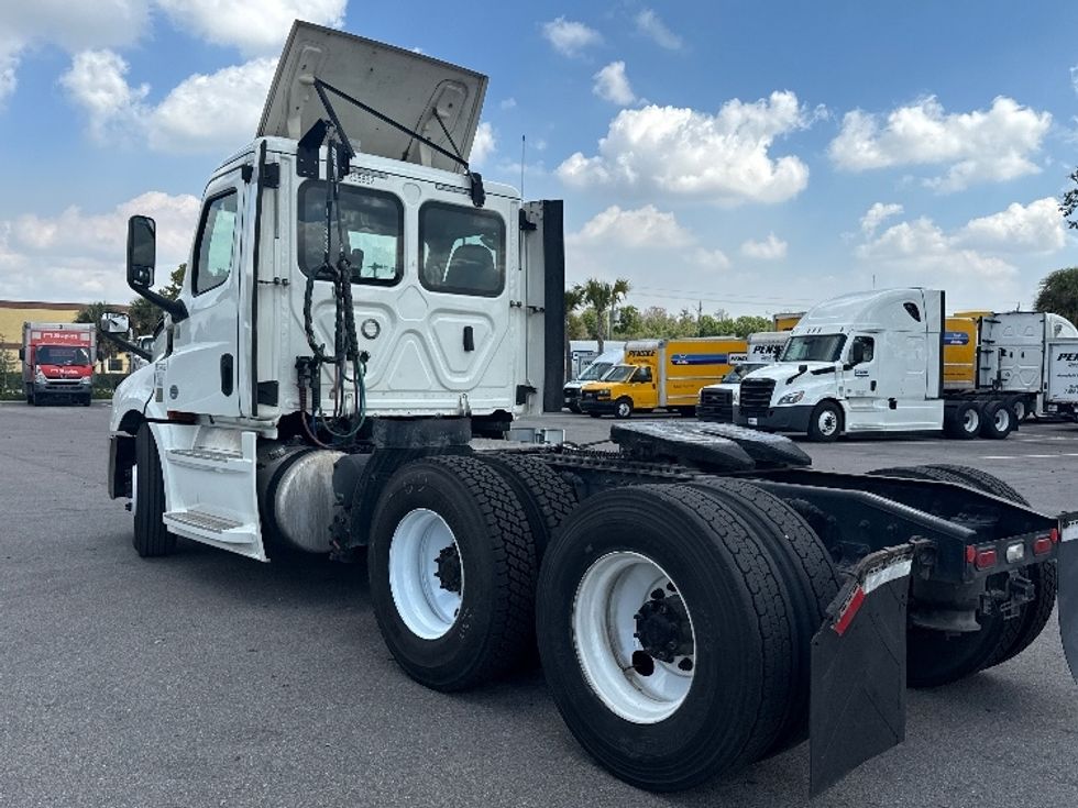 Day Cab Tractor-Heavy Duty Tractors-Freightliner-2019-T12664ST-Tampa-FL-510,314\n\t\tmiles-$ 37,250 - Image 5