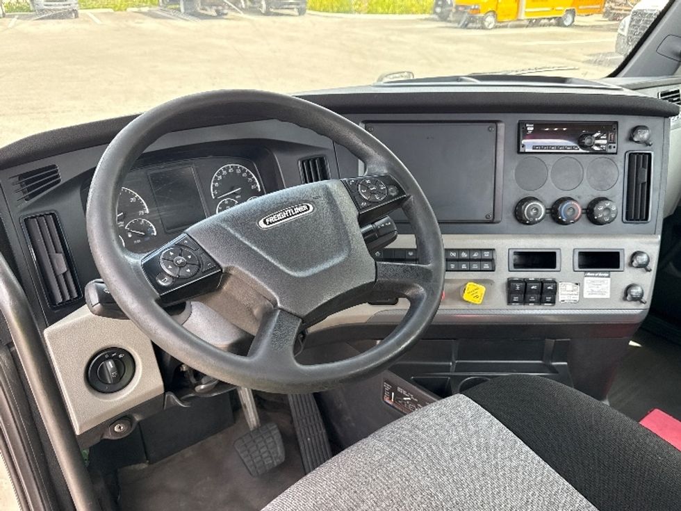 Day Cab Tractor-Heavy Duty Tractors-Freightliner-2019-T12664ST-Tampa-FL-510,317\n\t\tmiles-$ 38,000 - Image 10