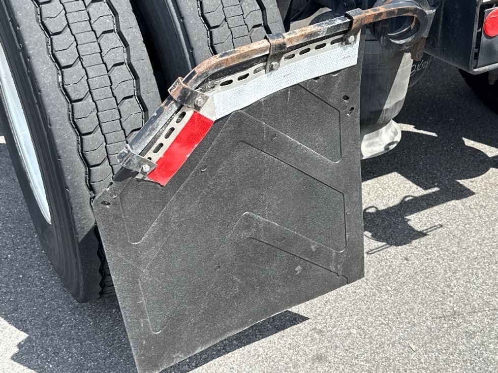 Day Cab Tractor-Heavy Duty Tractors-Freightliner-2019-T12664ST-Tampa-FL-510,317\n\t\tmiles-$ 38,000 - Image 17