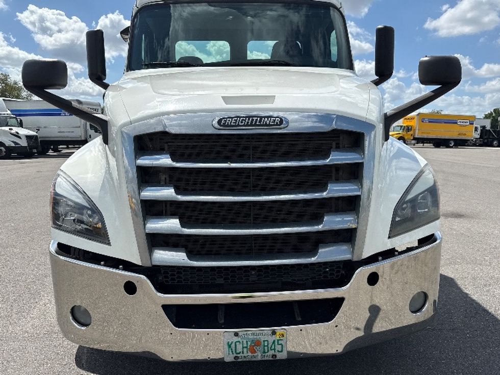 Day Cab Tractor-Heavy Duty Tractors-Freightliner-2019-T12664ST-Tampa-FL-510,317\n\t\tmiles-$ 38,000 - Image 19