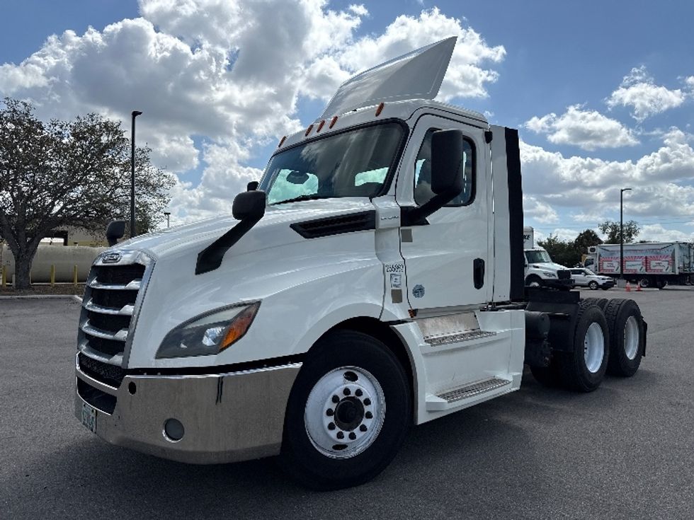 Day Cab Tractor-Heavy Duty Tractors-Freightliner-2019-T12664ST-Tampa-FL-510,317\n\t\tmiles-$ 38,000 - Image 3