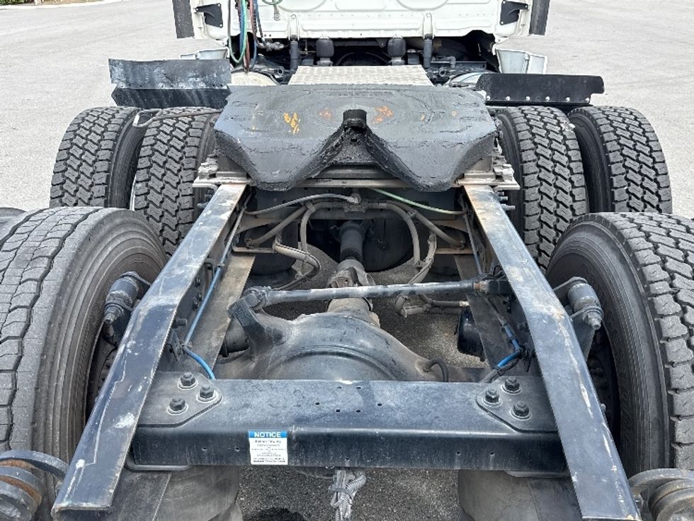 Day Cab Tractor-Heavy Duty Tractors-Freightliner-2019-T12664ST-Tampa-FL-510,317\n\t\tmiles-$ 38,000 - Image 6