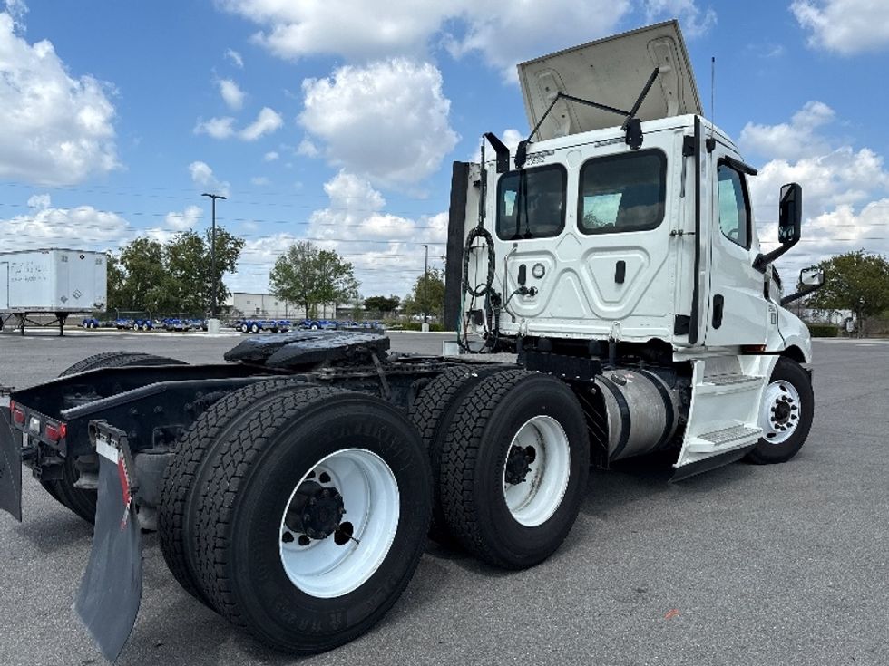 Day Cab Tractor-Heavy Duty Tractors-Freightliner-2019-T12664ST-Tampa-FL-510,317\n\t\tmiles-$ 38,000 - Image 7
