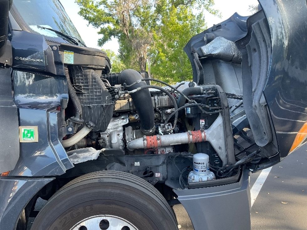 Day Cab Tractor-Heavy Duty Tractors-Freightliner-2019-T12664ST-Tampa-FL-609,196\n\t\tmiles-$ 29,750 - Image 15