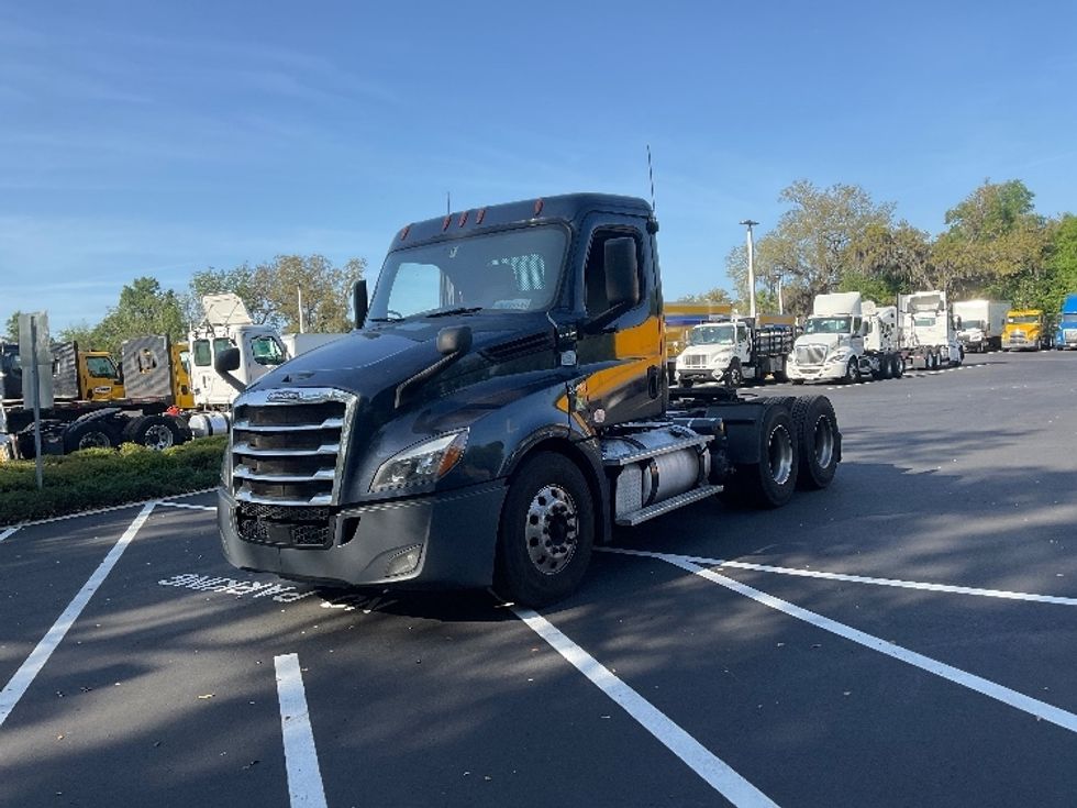 Day Cab Tractor-Heavy Duty Tractors-Freightliner-2019-T12664ST-Tampa-FL-609,196\n\t\tmiles-$ 29,750 - Image 3