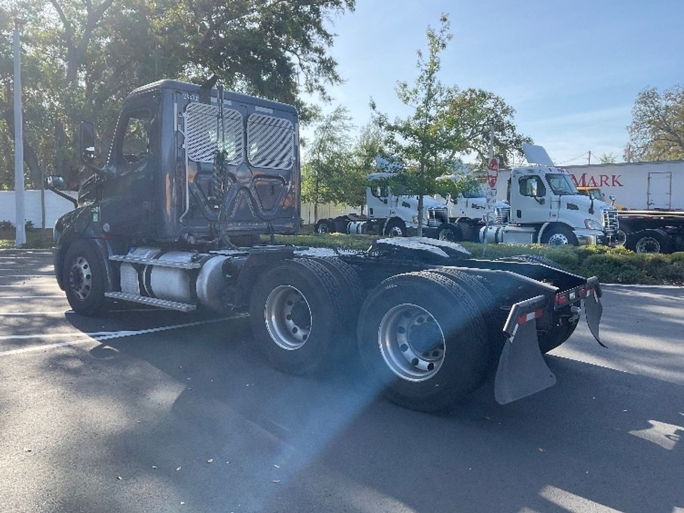 Day Cab Tractor-Heavy Duty Tractors-Freightliner-2019-T12664ST-Tampa-FL-609,196\n\t\tmiles-$ 29,750 - Image 5