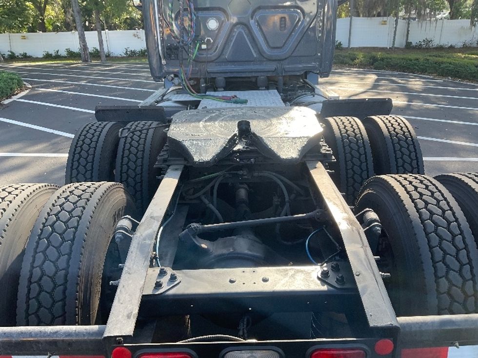 Day Cab Tractor-Heavy Duty Tractors-Freightliner-2019-T12664ST-Tampa-FL-609,196\n\t\tmiles-$ 29,750 - Image 6