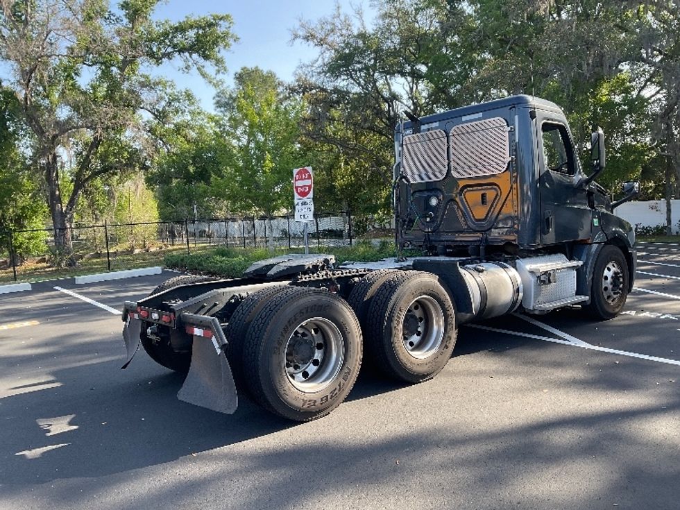 Day Cab Tractor-Heavy Duty Tractors-Freightliner-2019-T12664ST-Tampa-FL-609,196\n\t\tmiles-$ 29,750 - Image 7