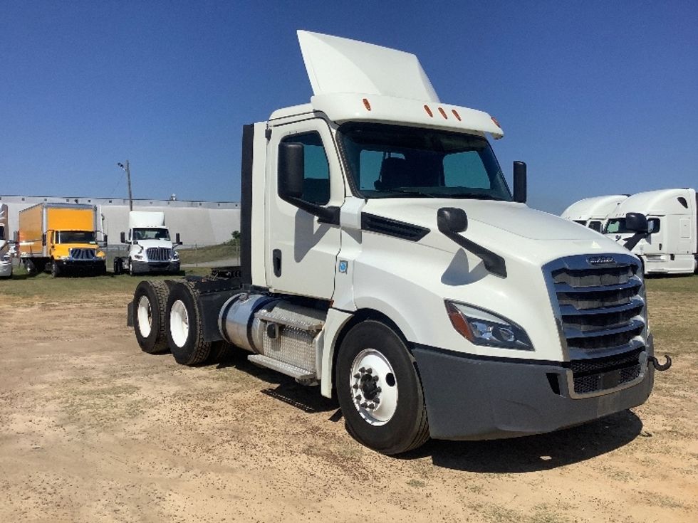 Day Cab Tractor-Heavy Duty Tractors-Freightliner-2019-T12664ST-Tifton-GA-365,972\n\t\tmiles-$ 50,000 - Image 1