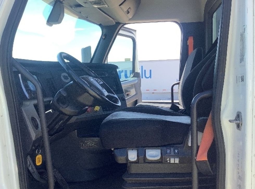 Day Cab Tractor-Heavy Duty Tractors-Freightliner-2019-T12664ST-Tifton-GA-365,972\n\t\tmiles-$ 50,000 - Image 10