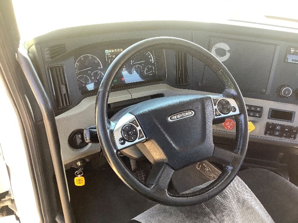 Day Cab Tractor-Heavy Duty Tractors-Freightliner-2019-T12664ST-Tifton-GA-365,972\n\t\tmiles-$ 50,000 - Image 11
