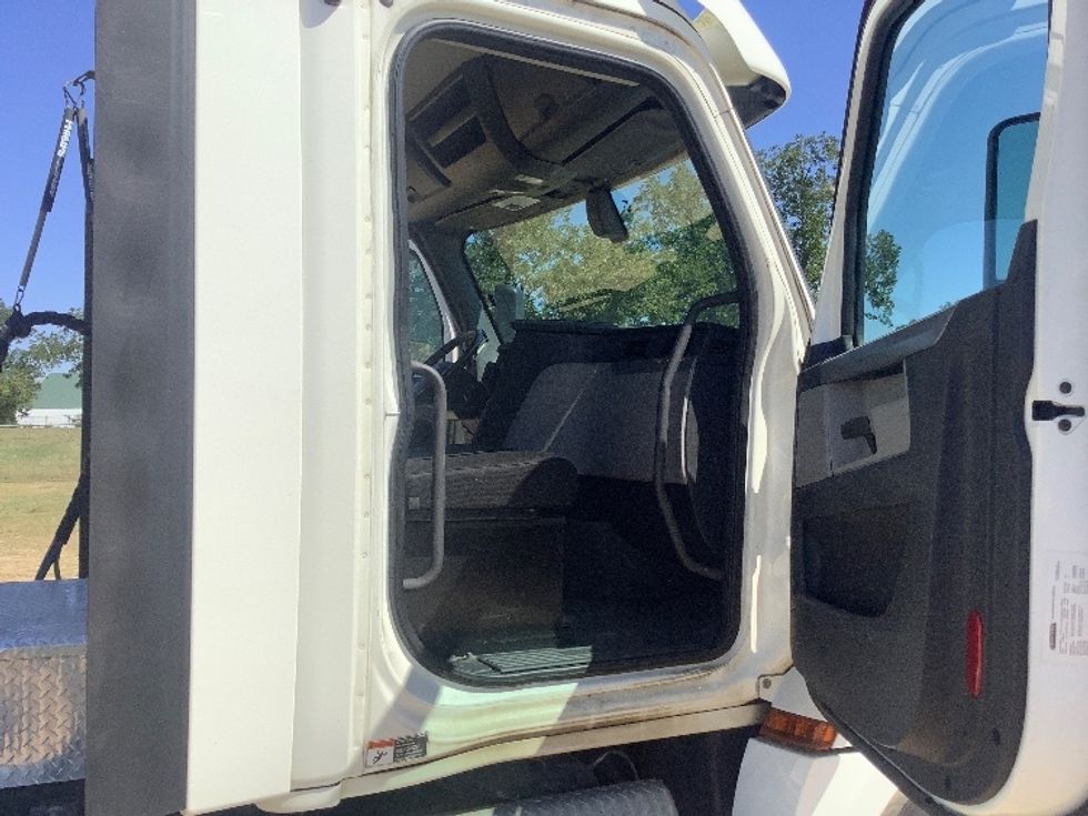 Day Cab Tractor-Heavy Duty Tractors-Freightliner-2019-T12664ST-Tifton-GA-365,972\n\t\tmiles-$ 50,000 - Image 12