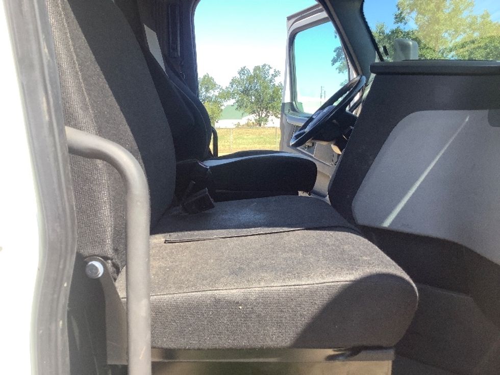 Day Cab Tractor-Heavy Duty Tractors-Freightliner-2019-T12664ST-Tifton-GA-365,972\n\t\tmiles-$ 50,000 - Image 14