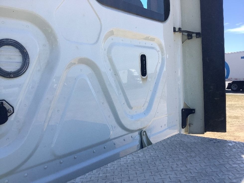 Day Cab Tractor-Heavy Duty Tractors-Freightliner-2019-T12664ST-Tifton-GA-365,972\n\t\tmiles-$ 50,000 - Image 20