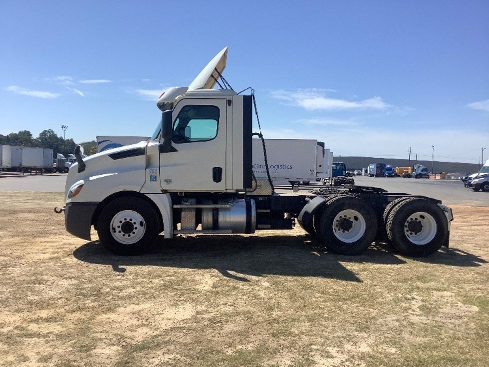 Day Cab Tractor-Heavy Duty Tractors-Freightliner-2019-T12664ST-Tifton-GA-365,972\n\t\tmiles-$ 50,000 - Image 4