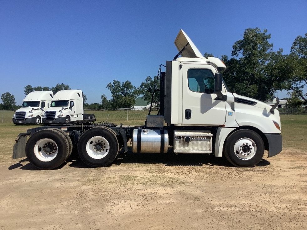 Day Cab Tractor-Heavy Duty Tractors-Freightliner-2019-T12664ST-Tifton-GA-365,972\n\t\tmiles-$ 50,000 - Image 8