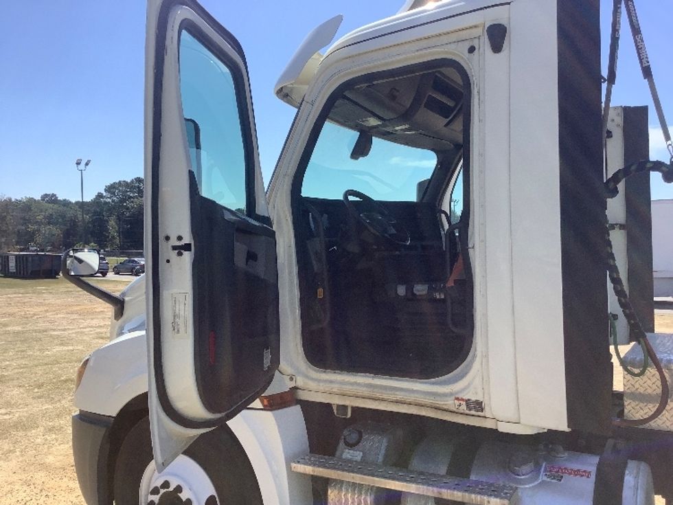 Day Cab Tractor-Heavy Duty Tractors-Freightliner-2019-T12664ST-Tifton-GA-365,972\n\t\tmiles-$ 50,000 - Image 9