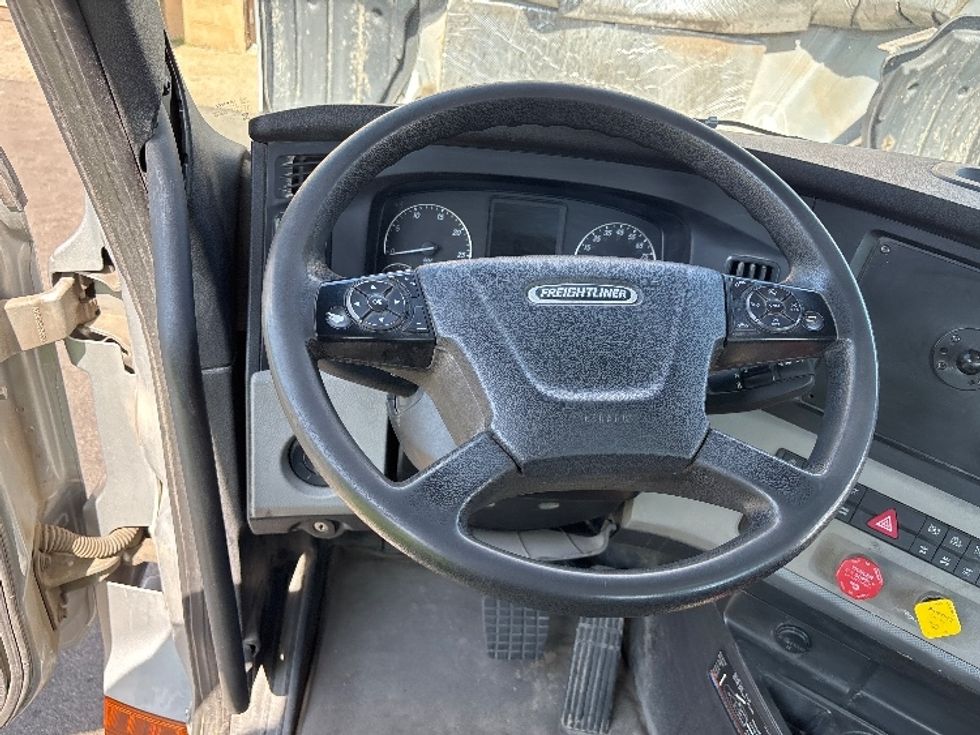 Day Cab Tractor-Heavy Duty Tractors-Freightliner-2019-T12664ST-Toledo-OH-314,999\n\t\tmiles-$ 47,000 - Image 11