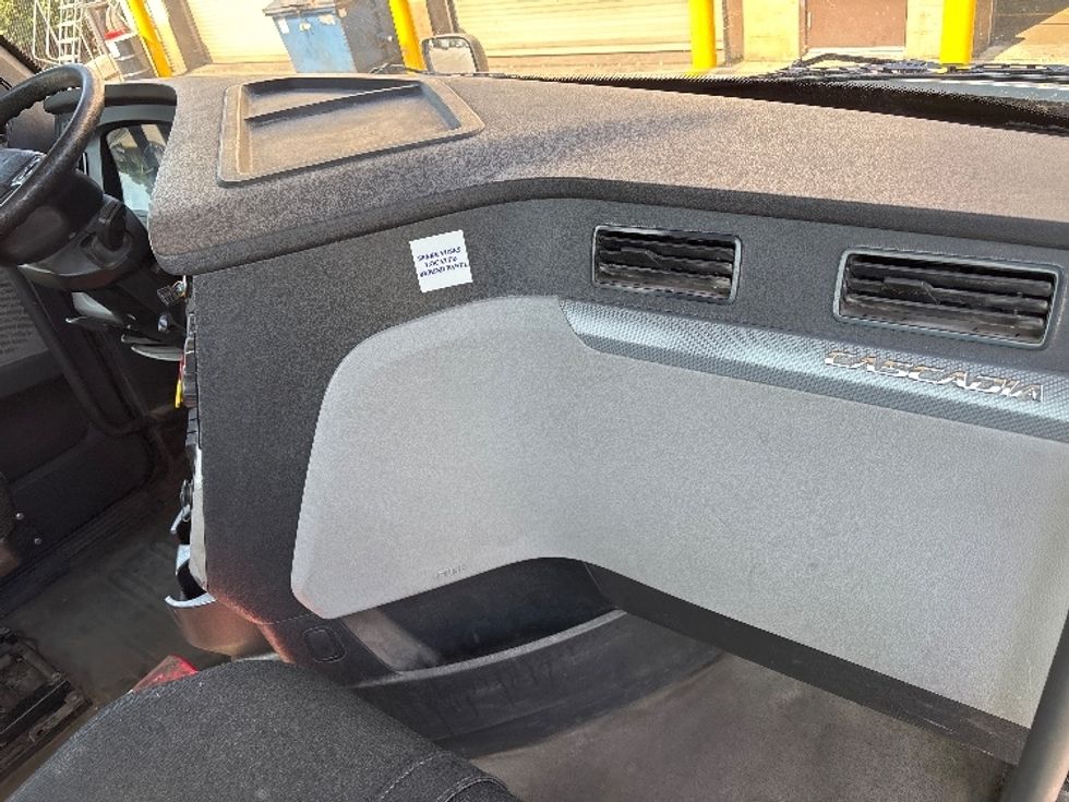 Day Cab Tractor-Heavy Duty Tractors-Freightliner-2019-T12664ST-Toledo-OH-314,999\n\t\tmiles-$ 47,000 - Image 13