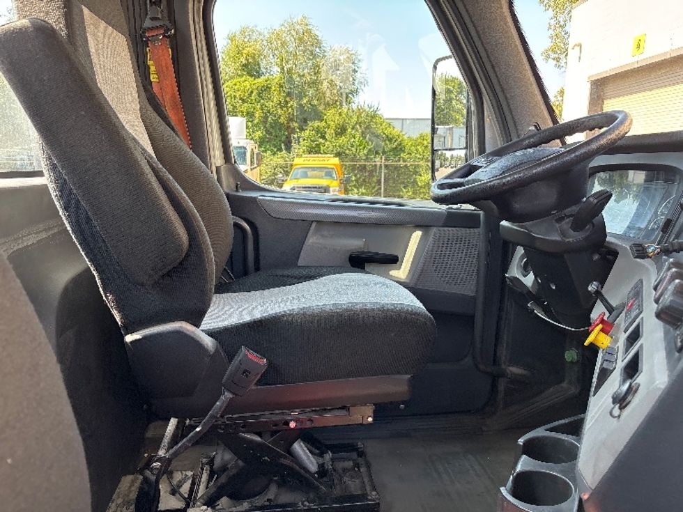 Day Cab Tractor-Heavy Duty Tractors-Freightliner-2019-T12664ST-Toledo-OH-314,999\n\t\tmiles-$ 47,000 - Image 14