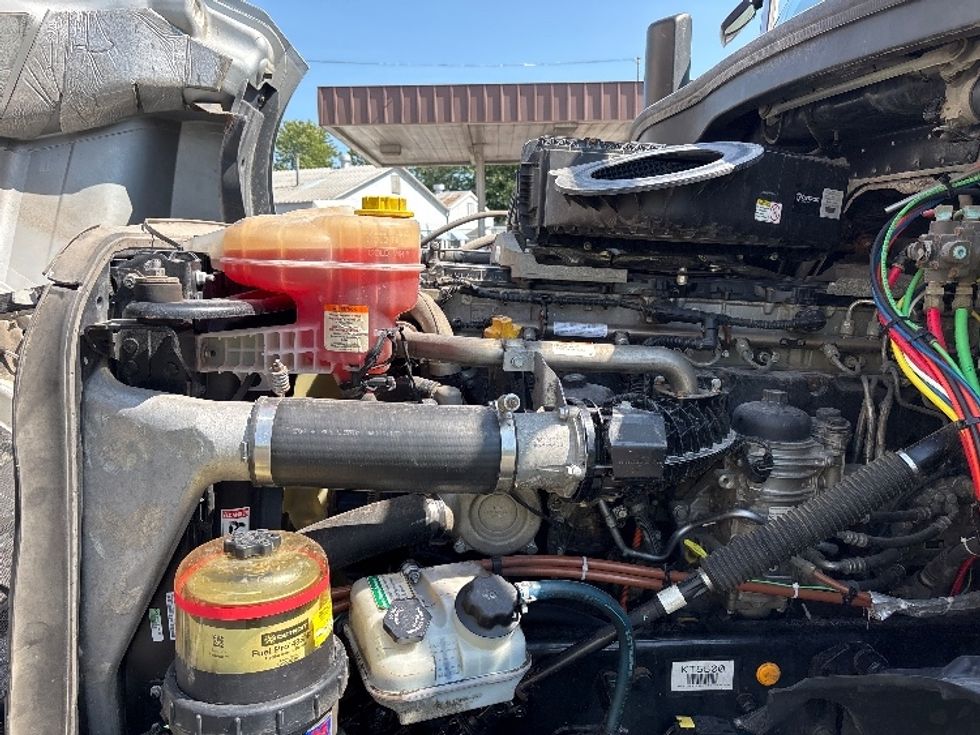 Day Cab Tractor-Heavy Duty Tractors-Freightliner-2019-T12664ST-Toledo-OH-314,999\n\t\tmiles-$ 47,000 - Image 16