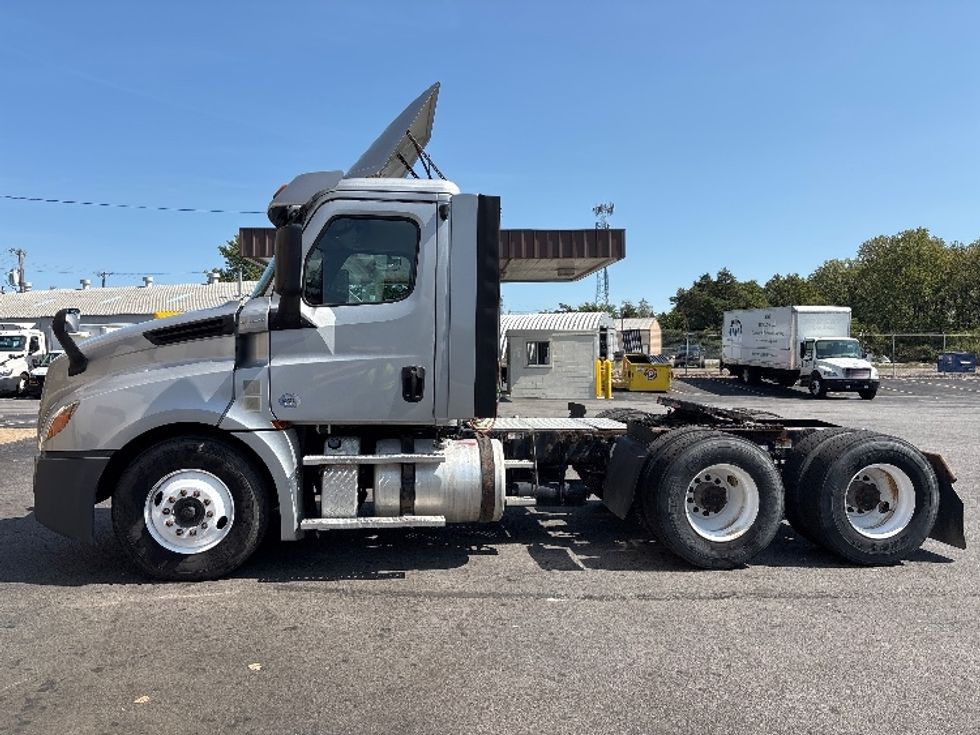 Day Cab Tractor-Heavy Duty Tractors-Freightliner-2019-T12664ST-Toledo-OH-314,999\n\t\tmiles-$ 47,000 - Image 4