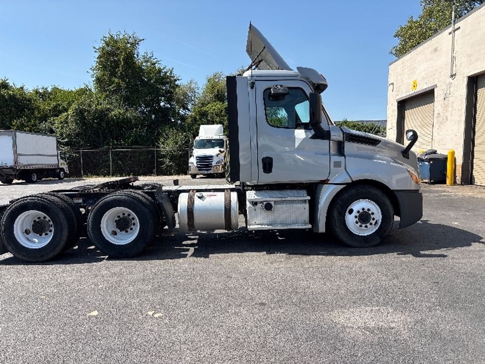 Day Cab Tractor-Heavy Duty Tractors-Freightliner-2019-T12664ST-Toledo-OH-314,999\n\t\tmiles-$ 47,000 - Image 8