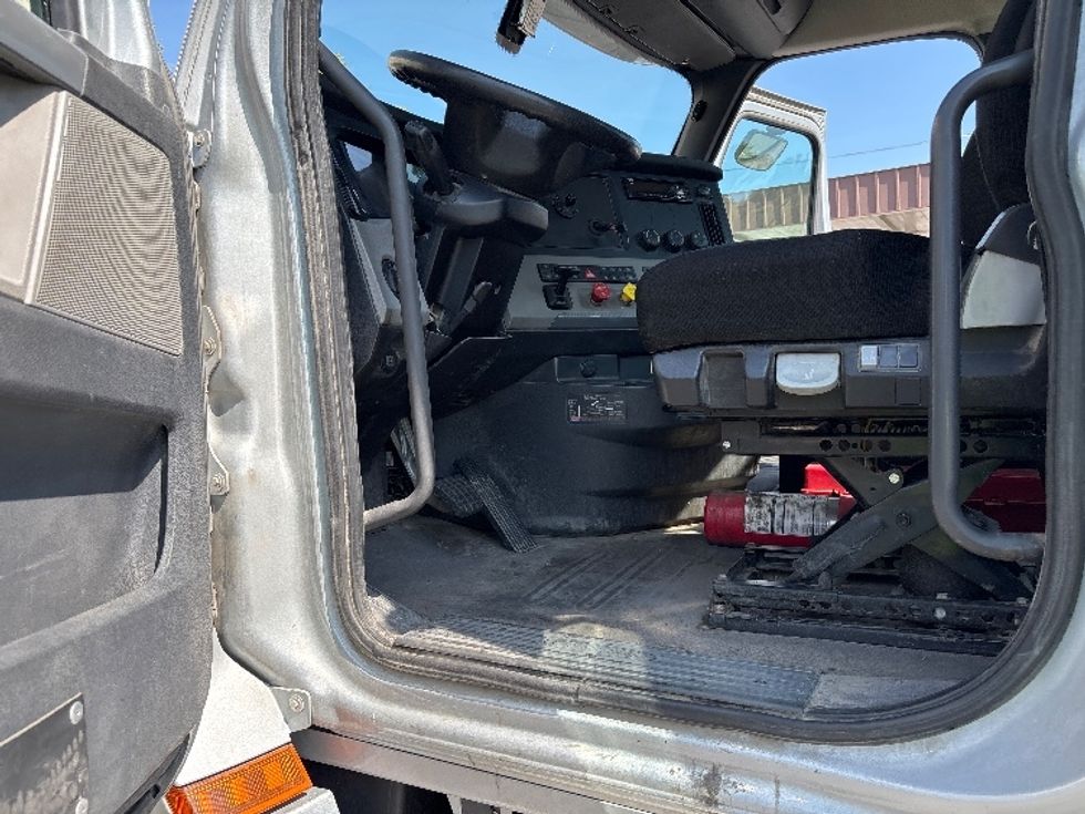 Day Cab Tractor-Heavy Duty Tractors-Freightliner-2019-T12664ST-Toledo-OH-314,999\n\t\tmiles-$ 47,000 - Image 9