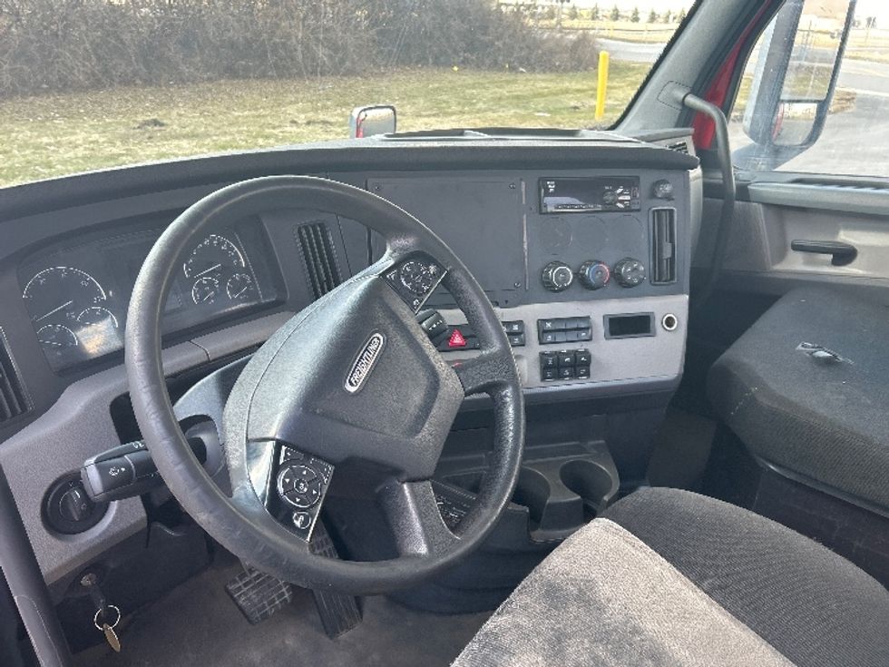 Day Cab Tractor-Heavy Duty Tractors-Freightliner-2019-T12664ST-Toledo-OH-366,406\n\t\tmiles-$ 49,000 - Image 10