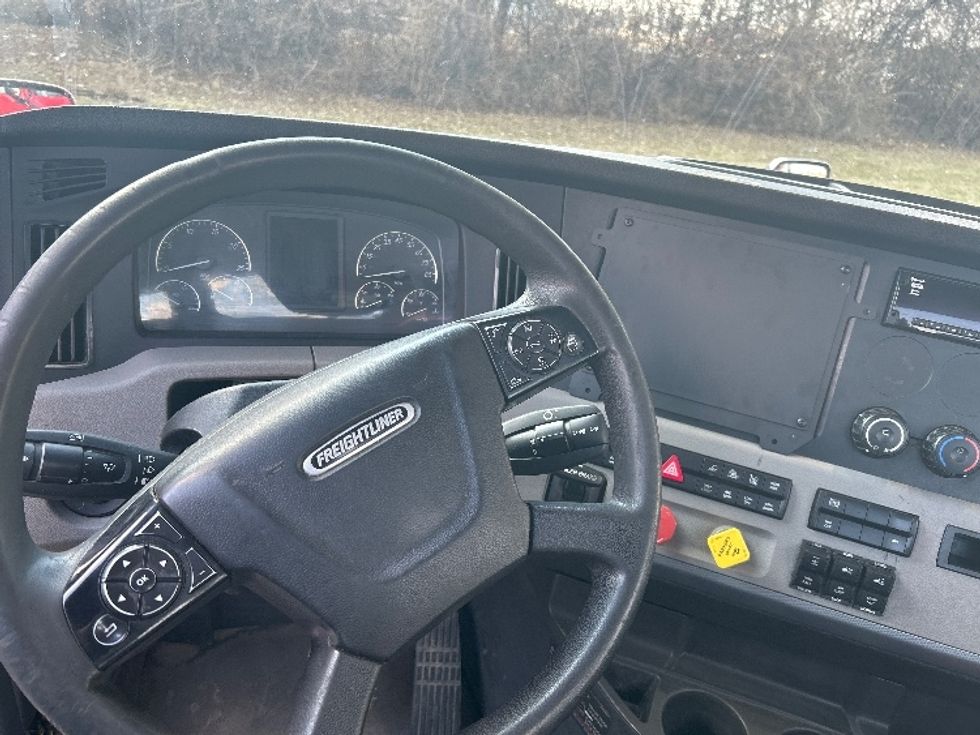 Day Cab Tractor-Heavy Duty Tractors-Freightliner-2019-T12664ST-Toledo-OH-366,406\n\t\tmiles-$ 49,000 - Image 11