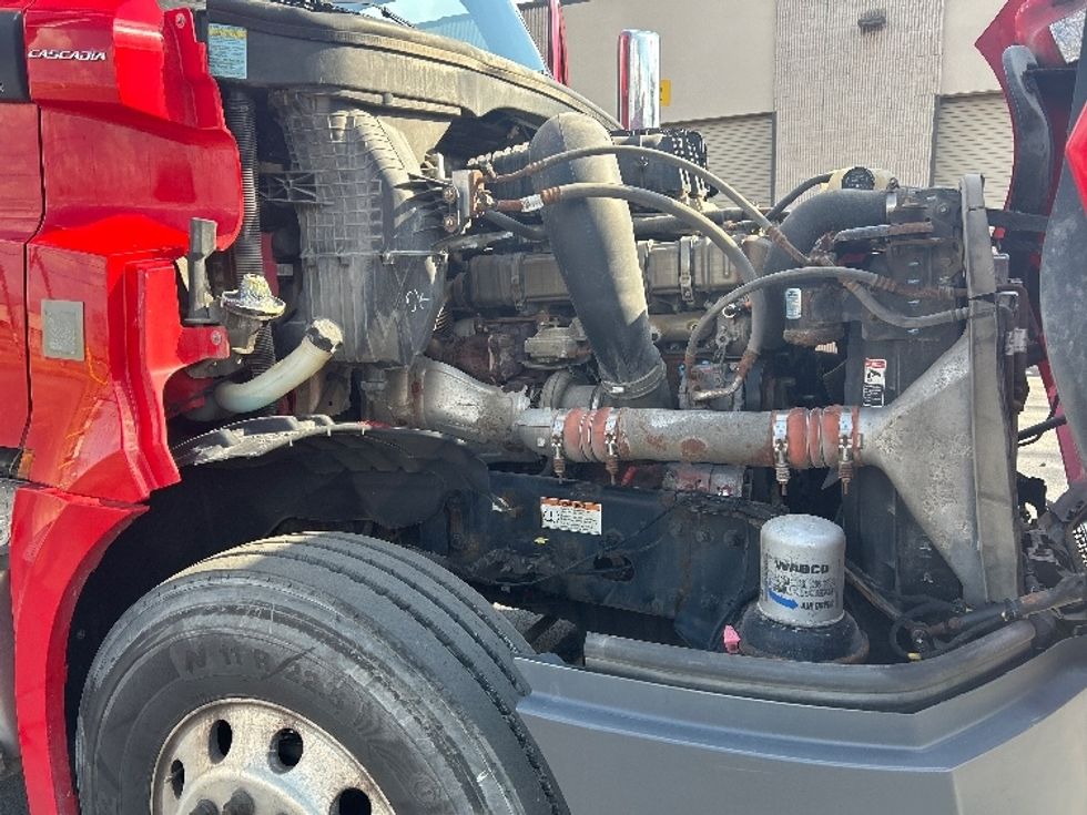 Day Cab Tractor-Heavy Duty Tractors-Freightliner-2019-T12664ST-Toledo-OH-366,406\n\t\tmiles-$ 49,000 - Image 15