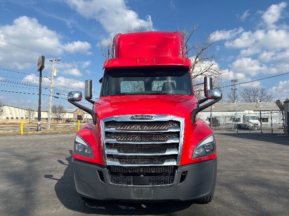 Day Cab Tractor-Heavy Duty Tractors-Freightliner-2019-T12664ST-Toledo-OH-366,406\n\t\tmiles-$ 49,000 - Image 2