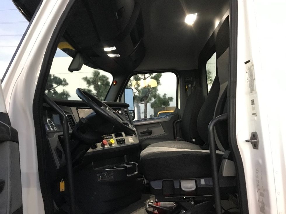 Day Cab Tractor-Heavy Duty Tractors-Freightliner-2019-T12664ST-Torrance-CA-139,257\n\t\tmiles-$ 58,500 - Image 10