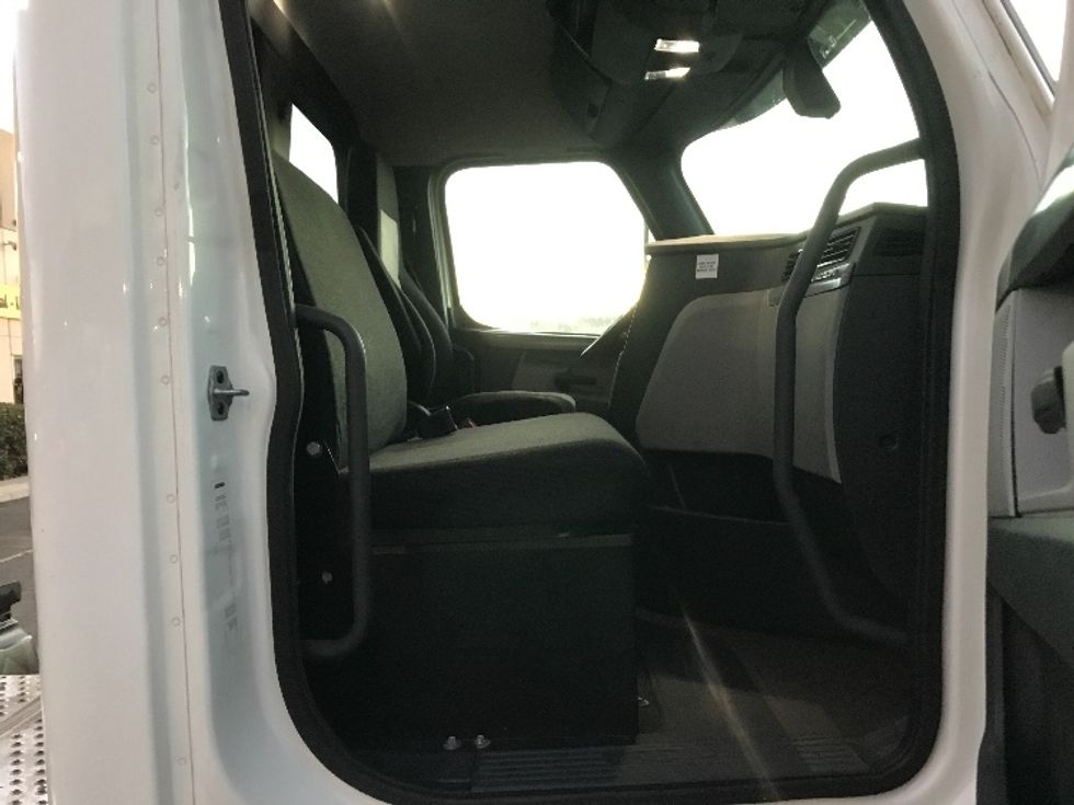 Day Cab Tractor-Heavy Duty Tractors-Freightliner-2019-T12664ST-Torrance-CA-139,257\n\t\tmiles-$ 58,500 - Image 14