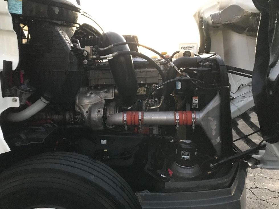 Day Cab Tractor-Heavy Duty Tractors-Freightliner-2019-T12664ST-Torrance-CA-139,257\n\t\tmiles-$ 58,500 - Image 15